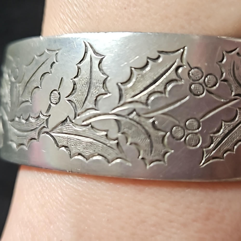 Vintage Kirk Stieff 7" Pewter Holly Engraved Bracelet in Gift Box - Picture 13 of 15